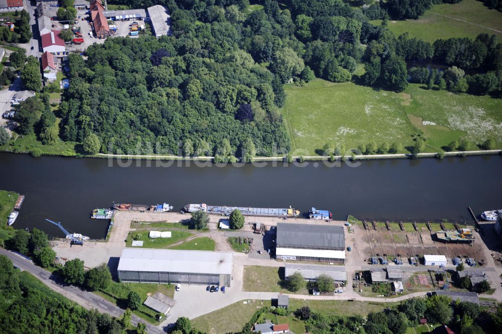 Genthin von oben - Elbe-Havel-Kanal / Canal bei Genthin