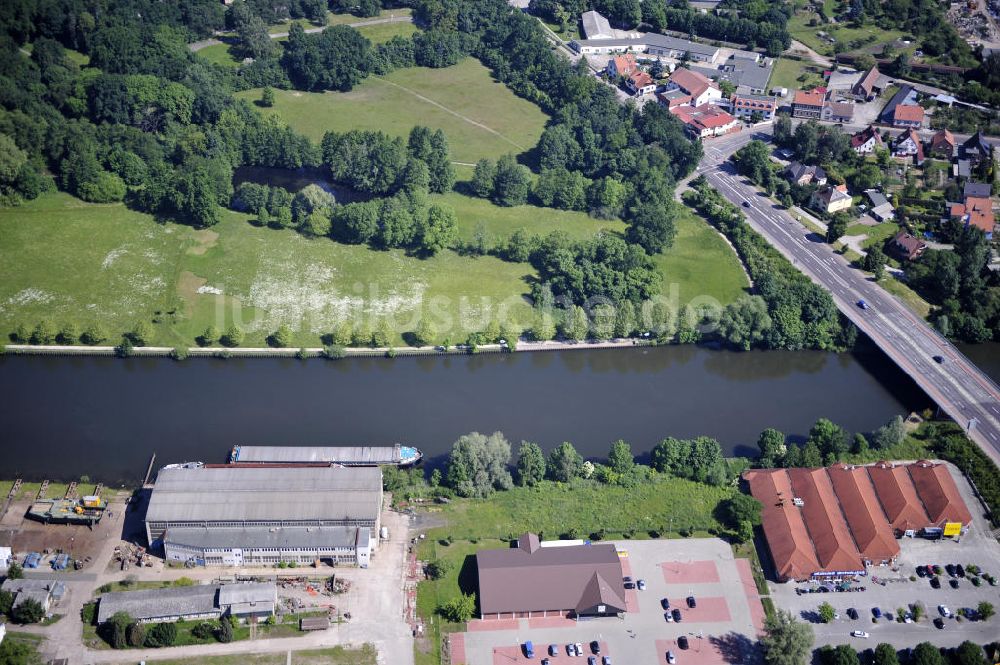 Genthin aus der Vogelperspektive: Elbe-Havel-Kanal / Canal bei Genthin