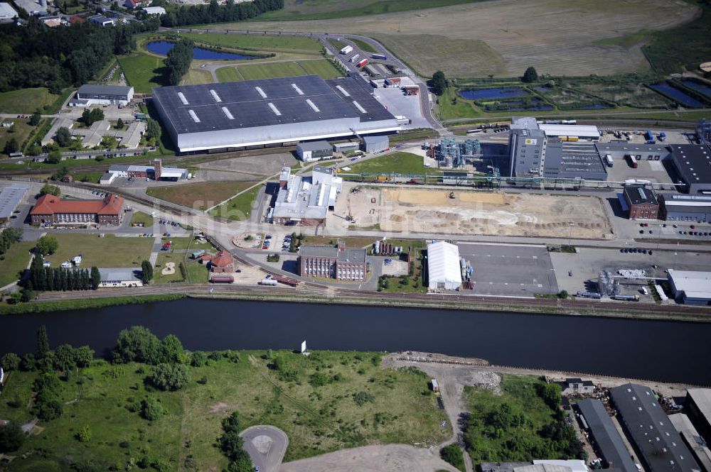 Luftaufnahme Genthin - Elbe-Havel-Kanal / Canal bei Genthin