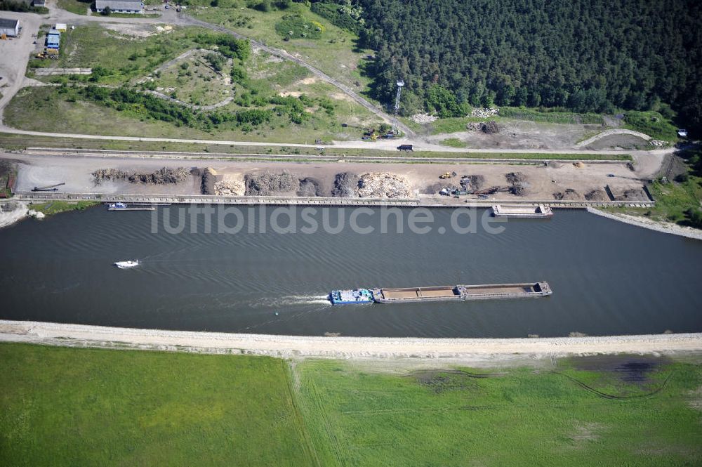 Genthin von oben - Elbe-Havel-Kanal / Canal bei Genthin