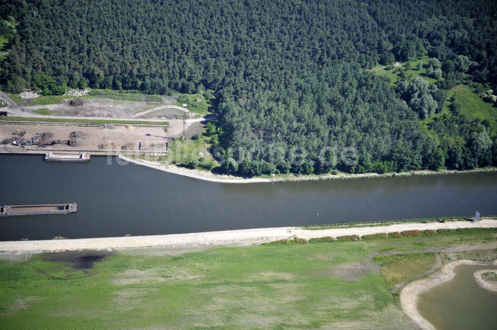 Genthin aus der Vogelperspektive: Elbe-Havel-Kanal / Canal bei Genthin