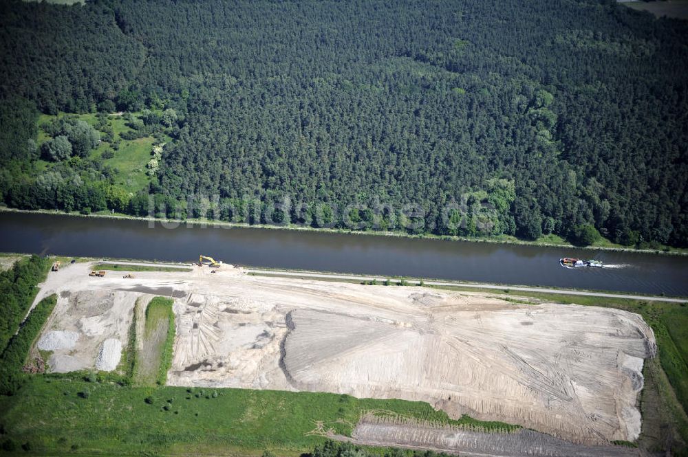 Genthin aus der Vogelperspektive: Elbe-Havel-Kanal / Canal bei Genthin