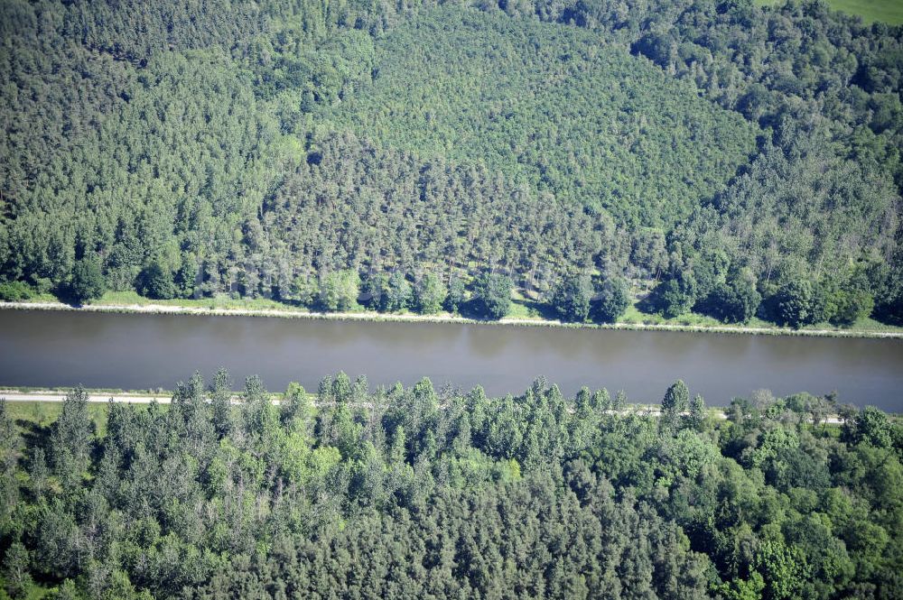 Genthin von oben - Elbe-Havel-Kanal / Canal bei Genthin