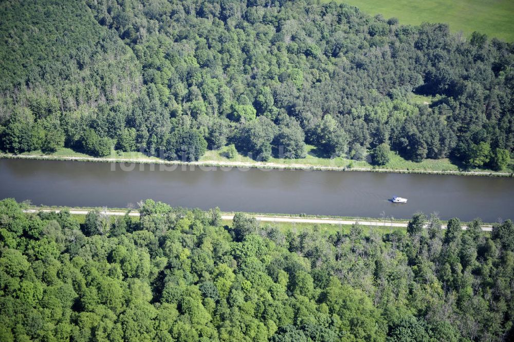 Genthin aus der Vogelperspektive: Elbe-Havel-Kanal / Canal bei Genthin