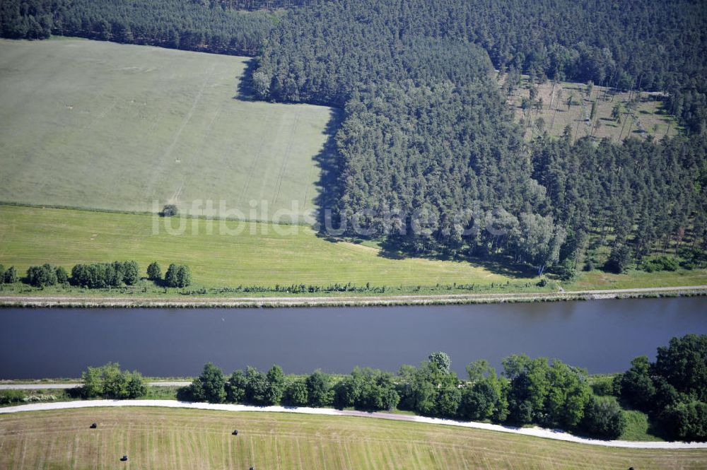 Genthin von oben - Elbe-Havel-Kanal / Canal bei Genthin