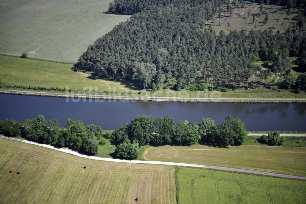 Genthin aus der Vogelperspektive: Elbe-Havel-Kanal / Canal bei Genthin