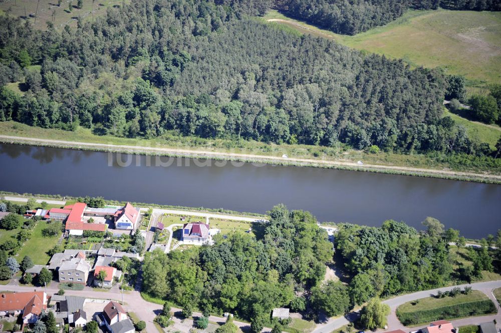 Genthin von oben - Elbe-Havel-Kanal / Canal bei Genthin