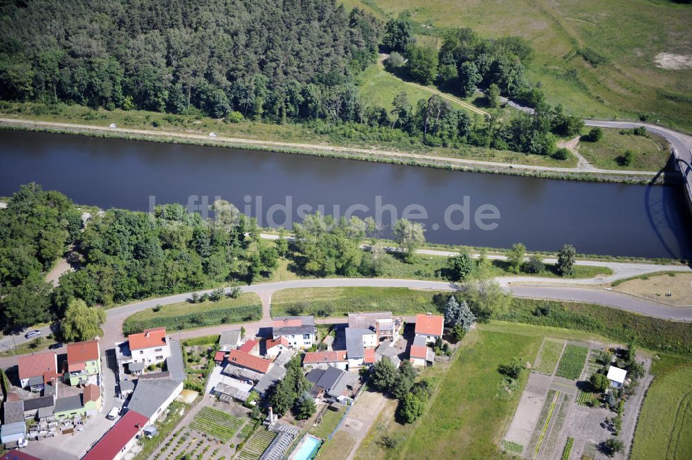 Genthin aus der Vogelperspektive: Elbe-Havel-Kanal / Canal bei Genthin