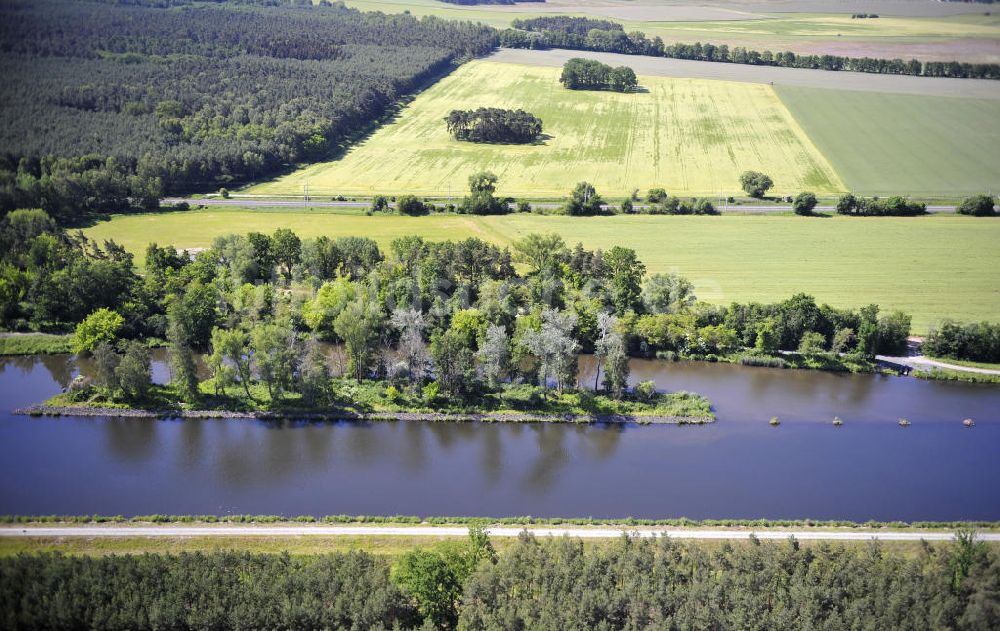 Luftbild Genthin - Elbe-Havel-Kanal / Canal bei Genthin