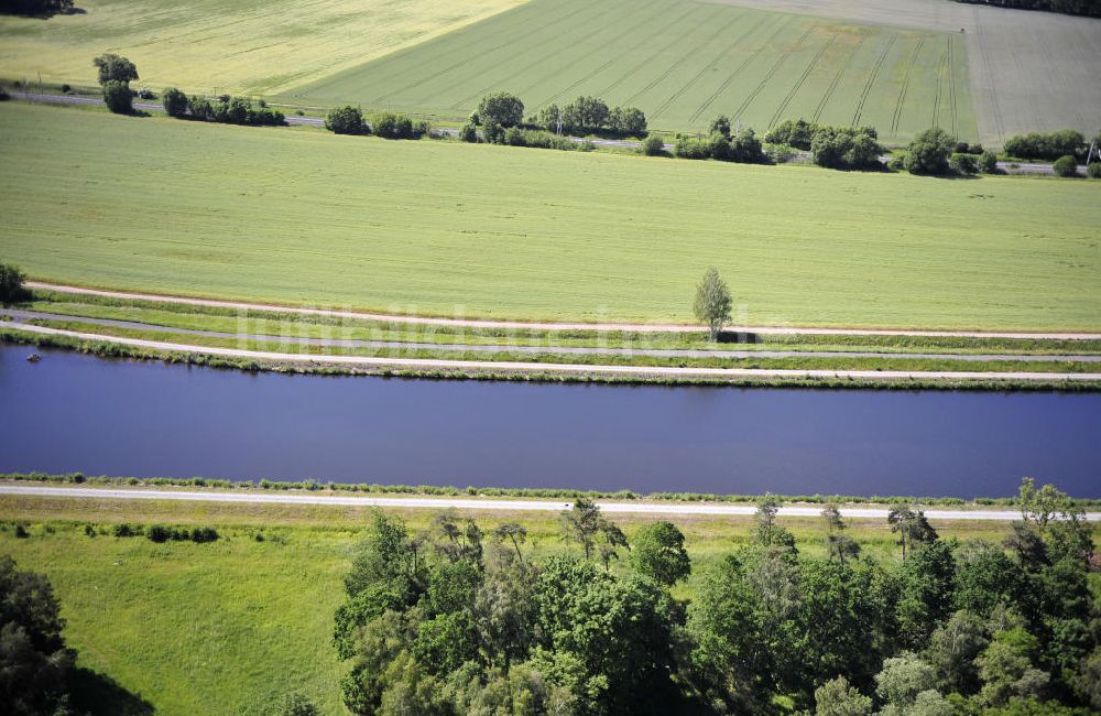 Genthin von oben - Elbe-Havel-Kanal / Canal bei Genthin