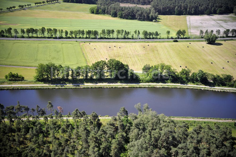 Genthin von oben - Elbe-Havel-Kanal / Canal bei Genthin