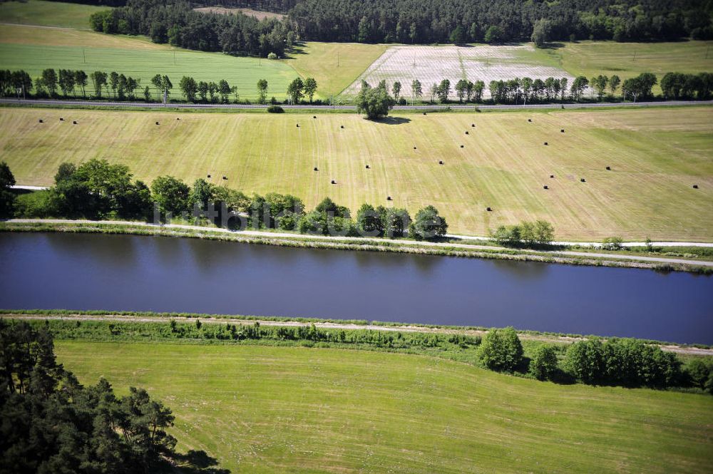 Genthin aus der Vogelperspektive: Elbe-Havel-Kanal / Canal bei Genthin