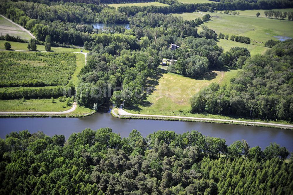 Genthin aus der Vogelperspektive: Elbe-Havel-Kanal / Canal bei Genthin