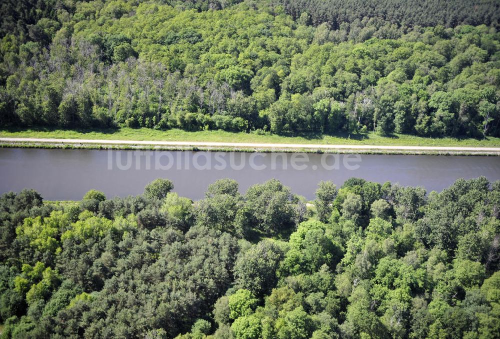 Genthin von oben - Elbe-Havel-Kanal / Canal bei Genthin