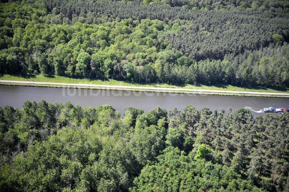 Genthin aus der Vogelperspektive: Elbe-Havel-Kanal / Canal bei Genthin