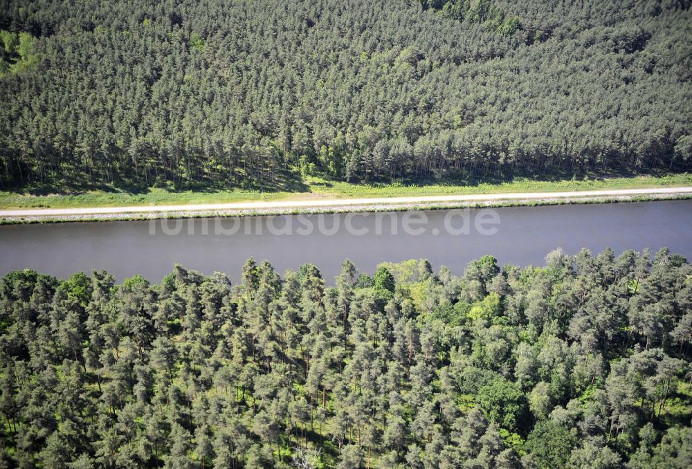 Genthin von oben - Elbe-Havel-Kanal / Canal bei Genthin