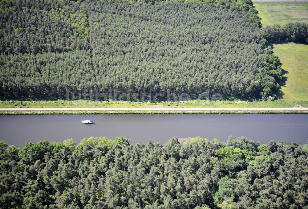 Genthin von oben - Elbe-Havel-Kanal / Canal bei Genthin