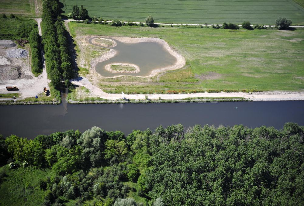 Genthin aus der Vogelperspektive: Elbe-Havel-Kanal / Canal bei Genthin