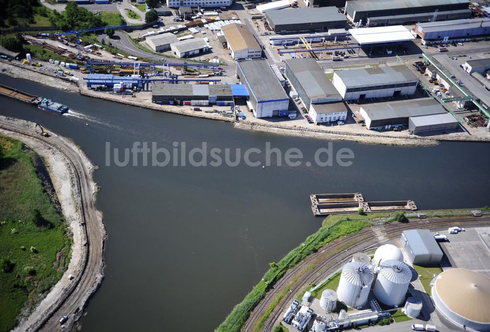 Genthin aus der Vogelperspektive: Elbe-Havel-Kanal / Canal bei Genthin