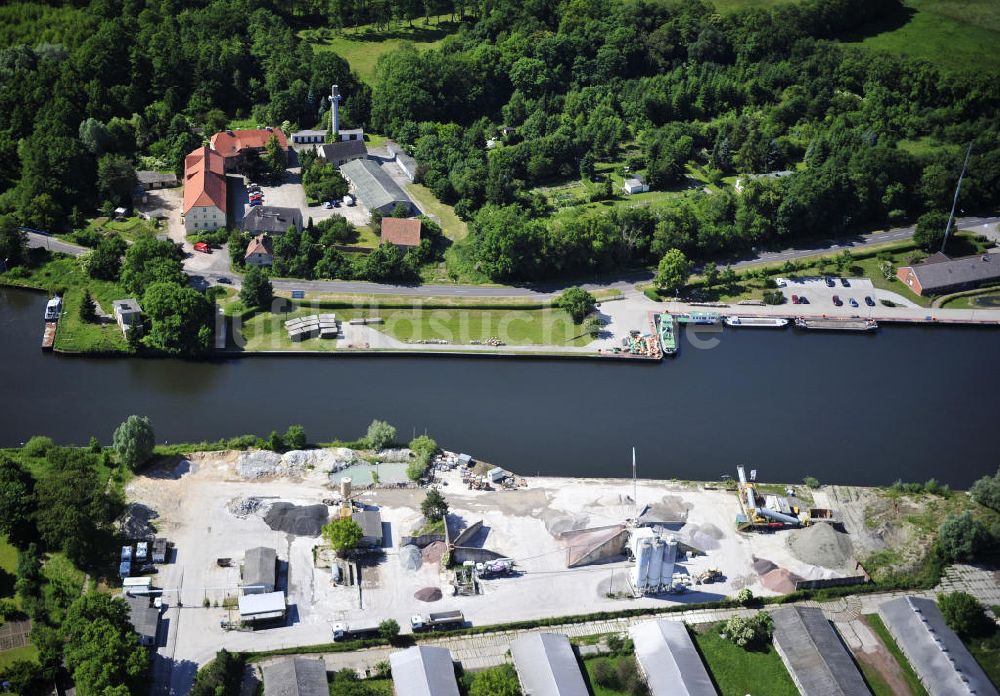 Luftbild Genthin - Elbe-Havel-Kanal / Canal bei Genthin