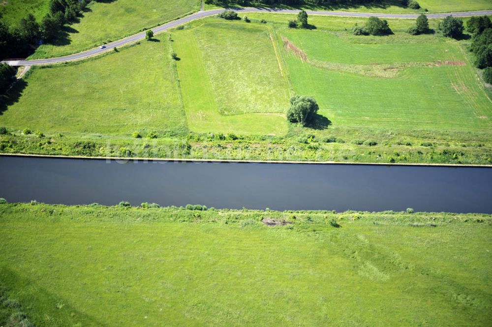 Genthin aus der Vogelperspektive: Elbe-Havel-Kanal / Canal bei Genthin