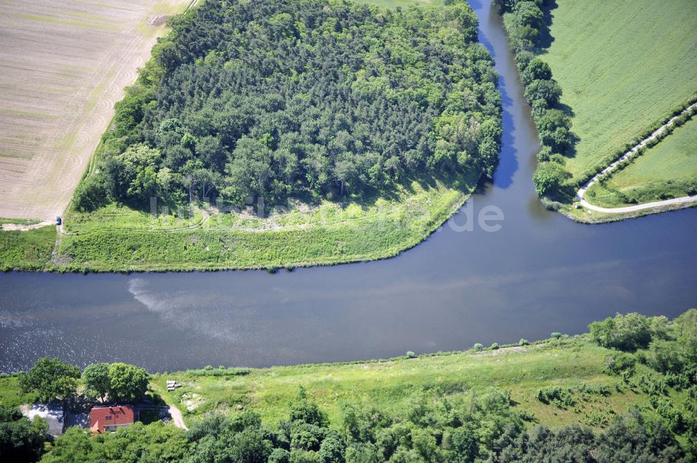 Genthin von oben - Elbe-Havel-Kanal / Canal bei Genthin