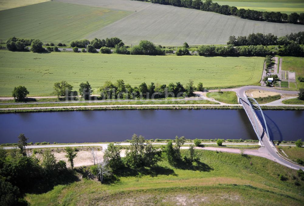 Luftaufnahme Genthin - Elbe-Havel-Kanal / Canal bei Genthin