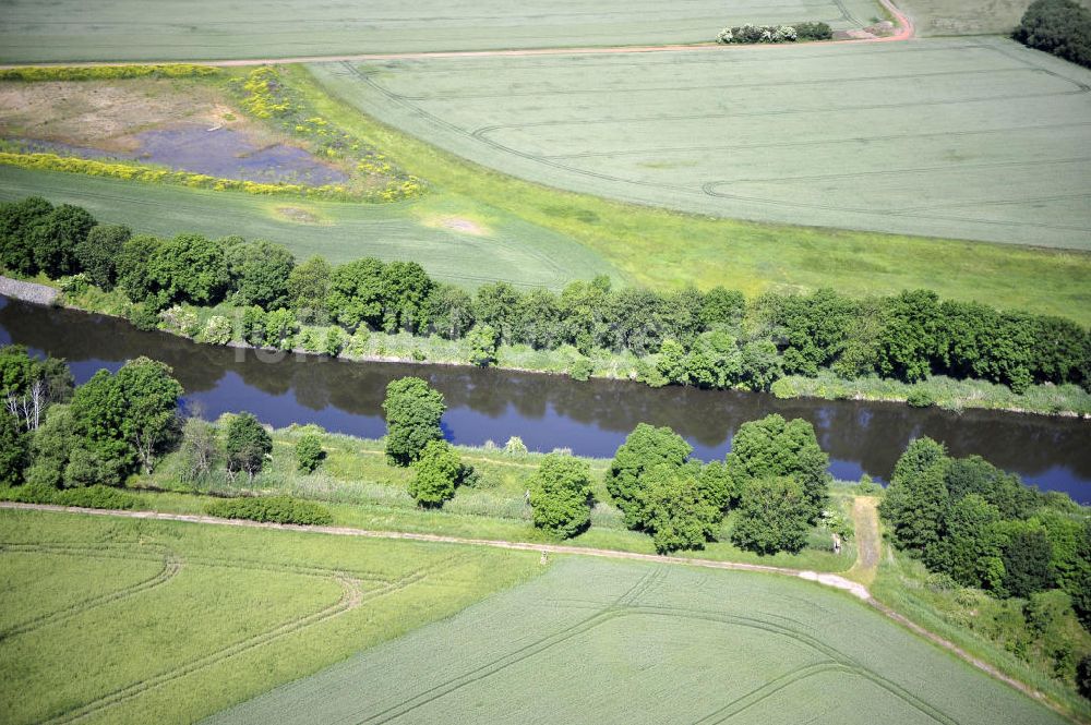 Zerben aus der Vogelperspektive: Elbe-Havel-Kanal / Canal bei Zerben