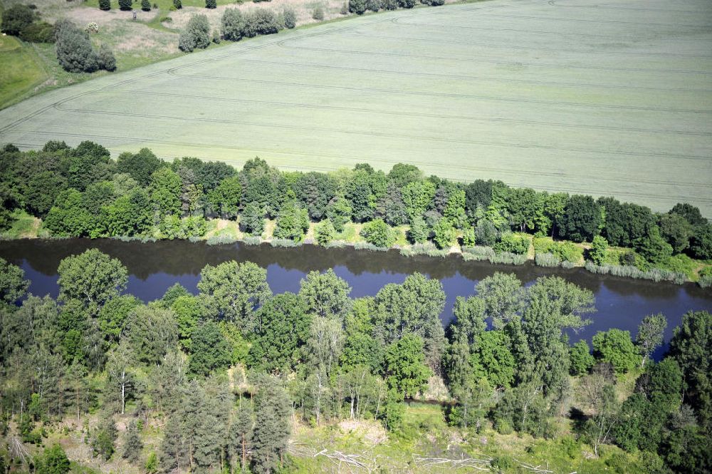 Zerben aus der Vogelperspektive: Elbe-Havel-Kanal / Canal bei Zerben