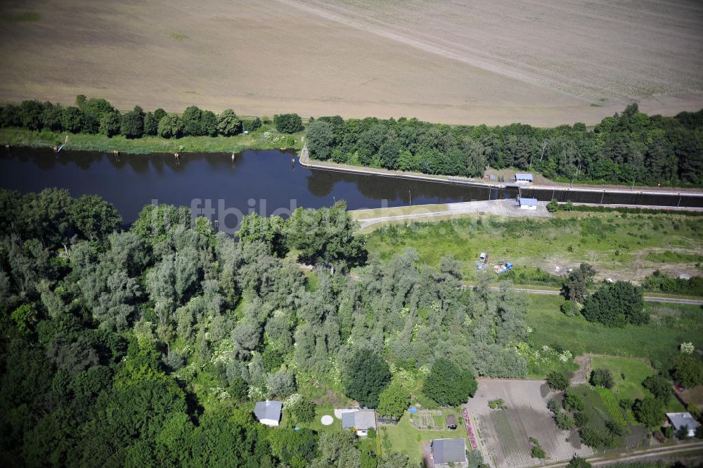 Zerben aus der Vogelperspektive: Elbe-Havel-Kanal / Canal bei Zerben