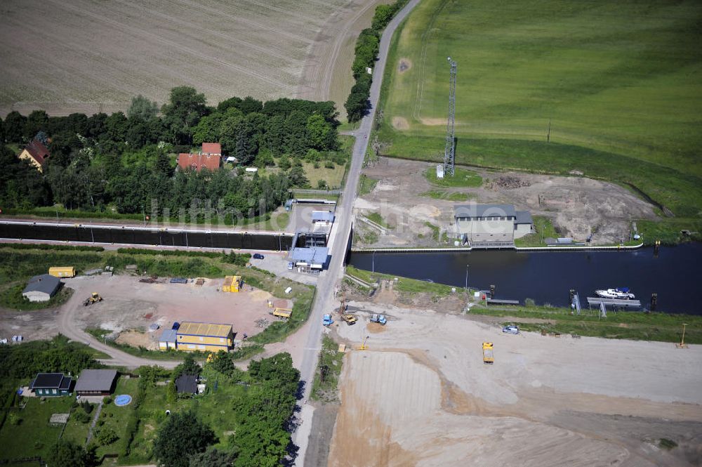 Zerben aus der Vogelperspektive: Elbe-Havel-Kanal / Canal bei Zerben