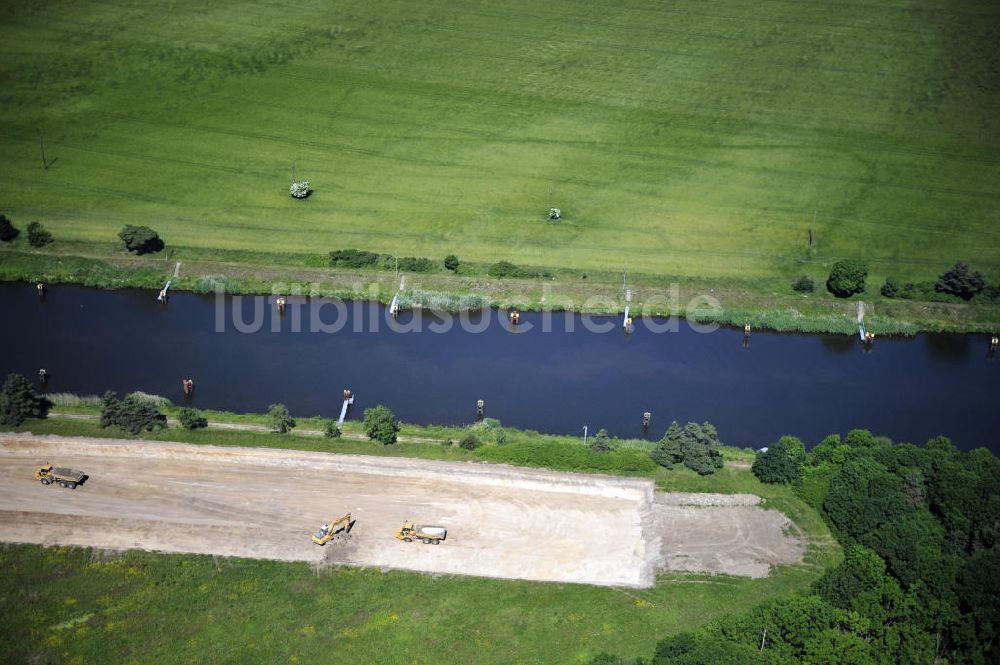 Zerben aus der Vogelperspektive: Elbe-Havel-Kanal / Canal bei Zerben