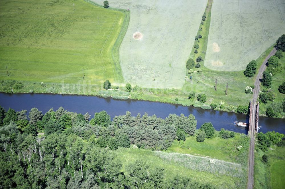 Zerben aus der Vogelperspektive: Elbe-Havel-Kanal / Canal bei Zerben