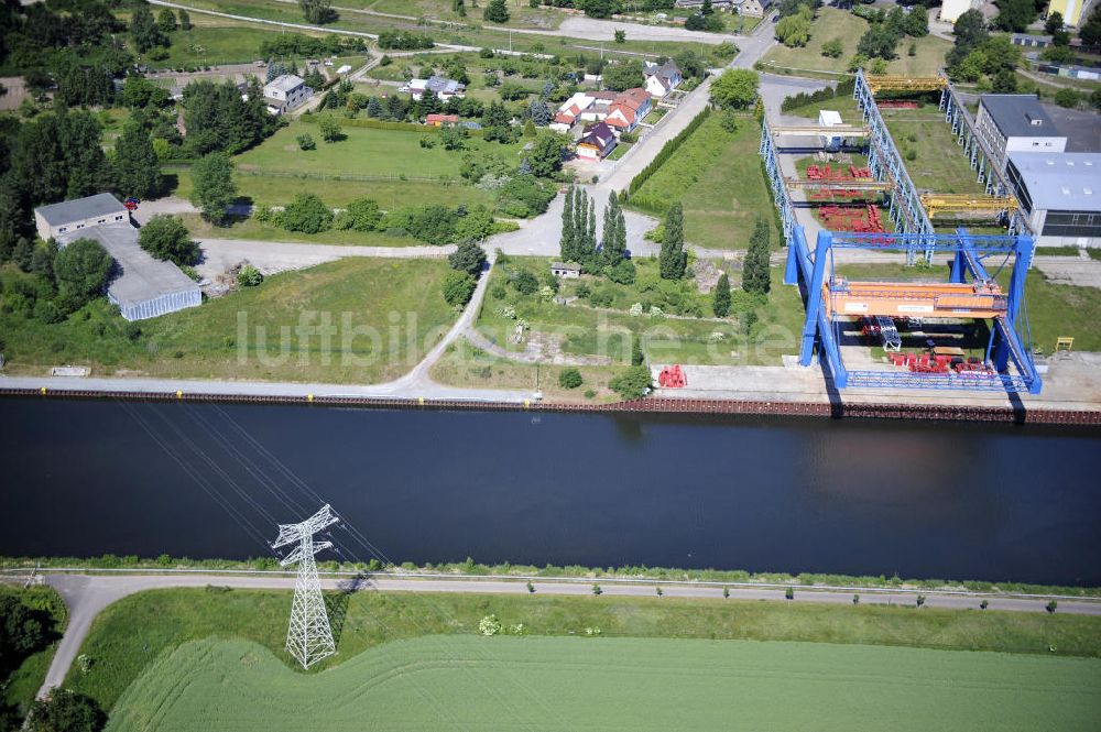 Zerben aus der Vogelperspektive: Elbe-Havel-Kanal / Canal bei Zerben