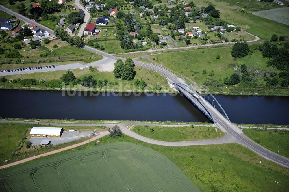 Zerben aus der Vogelperspektive: Elbe-Havel-Kanal / Canal bei Zerben