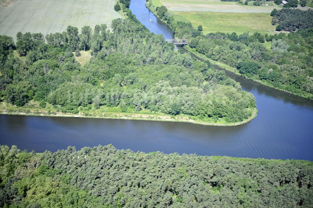 Zerben aus der Vogelperspektive: Elbe-Havel-Kanal / Canal bei Zerben