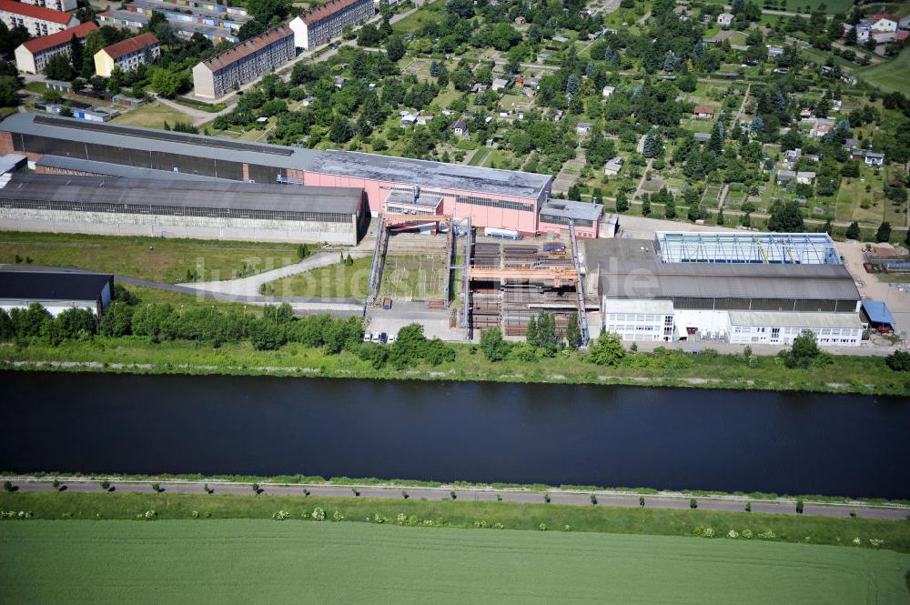 Zerben aus der Vogelperspektive: Elbe-Havel-Kanal / Canal bei Zerben