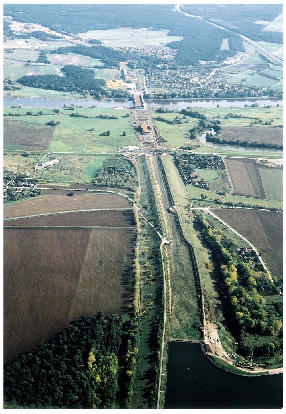 Luftaufnahme Rothensee - Elbe - Havel - Kanal / Mittellandkanal am Wasserstraßenkreuz Magdeburg.