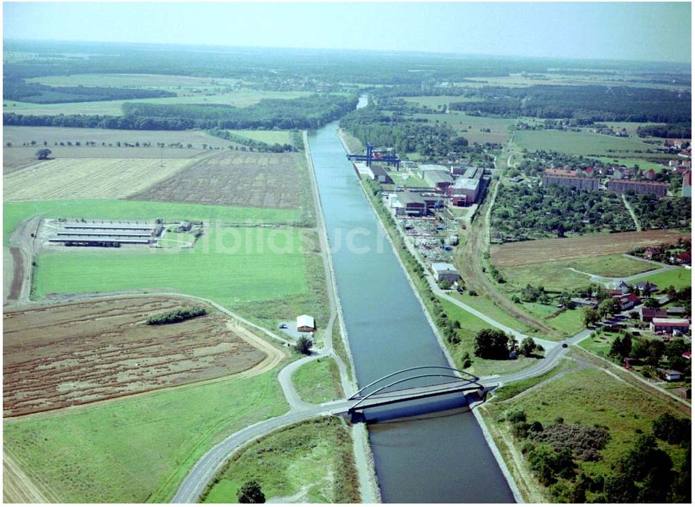 Parey von oben - Elbe-Havel Kanal nahe Parey