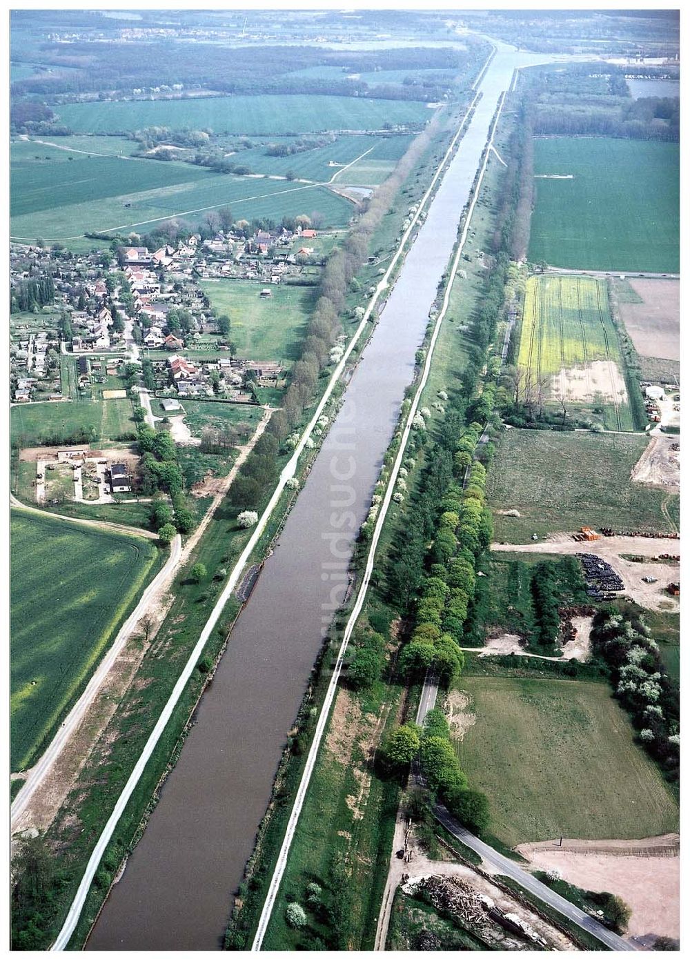 Luftbild Niegripp - Elbe - Havel - Kanal vor der Schleuse Niegripp am Wasserstraßenkreuz Magdeburg.