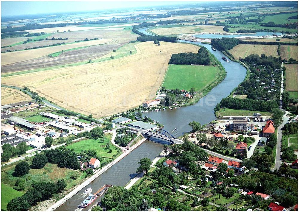 Burg aus der Vogelperspektive: Elbe - Havelkanal bei Burg