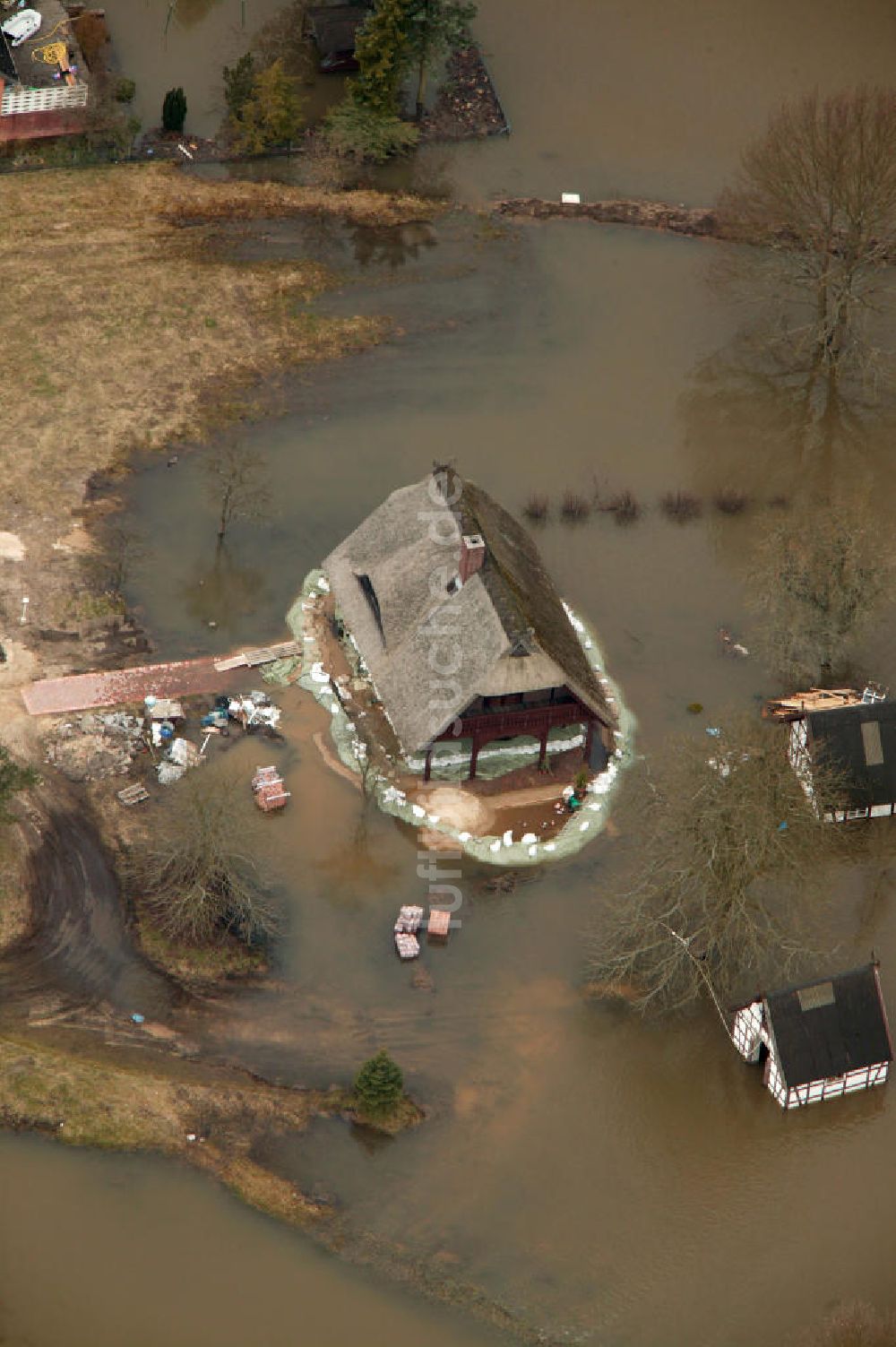 Luftaufnahme Bleckede OT Alt Garge - Elbe-Hochwasser Alt Garge