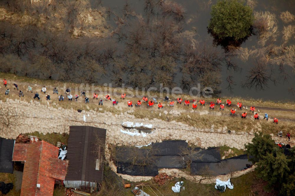 Bleckede OT Alt Garge aus der Vogelperspektive: Elbe-Hochwasser Alt Garge