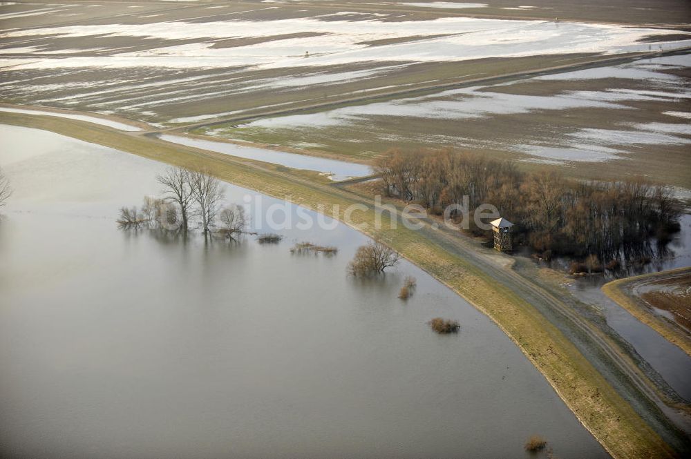 Tangermünde - Bölsdorf von oben - Elbe-Hochwasser mit den Überflutungsgebieten in Tangermünde-Bölsdorf, Sachsen-Anhalt