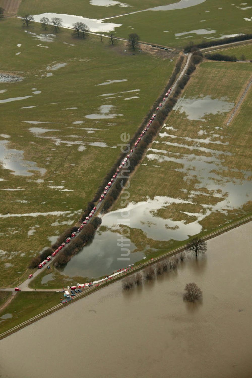 Luftbild Bleckede - Elbe-Hochwasser Bleckede