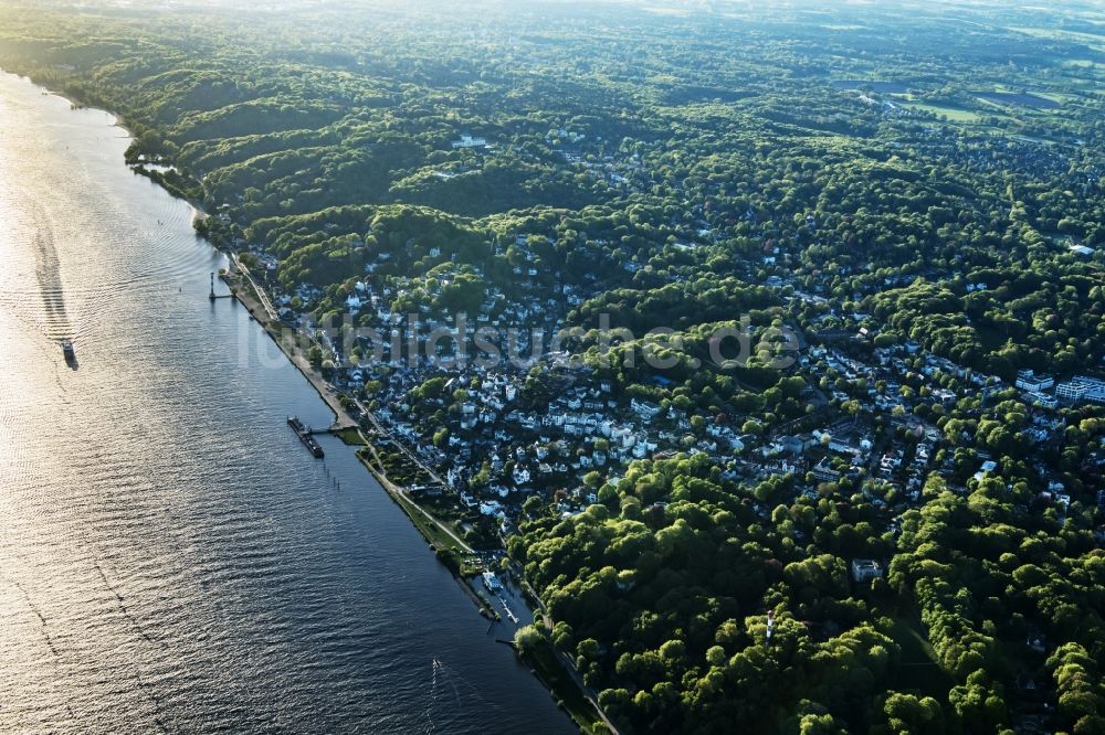 Luftaufnahme Hamburg - Elbe- Uferbereich im Stadtteil Blankenese in Hamburg