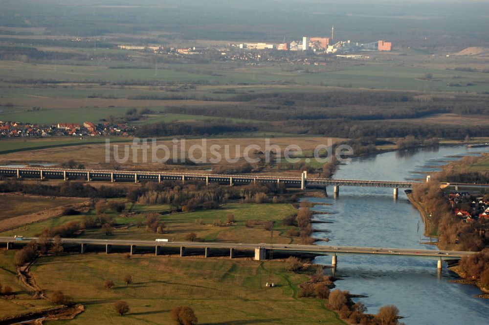 Magdeburg aus der Vogelperspektive: Elbebrücke Hohenwarthe und Kanalbrücke Magdeburg