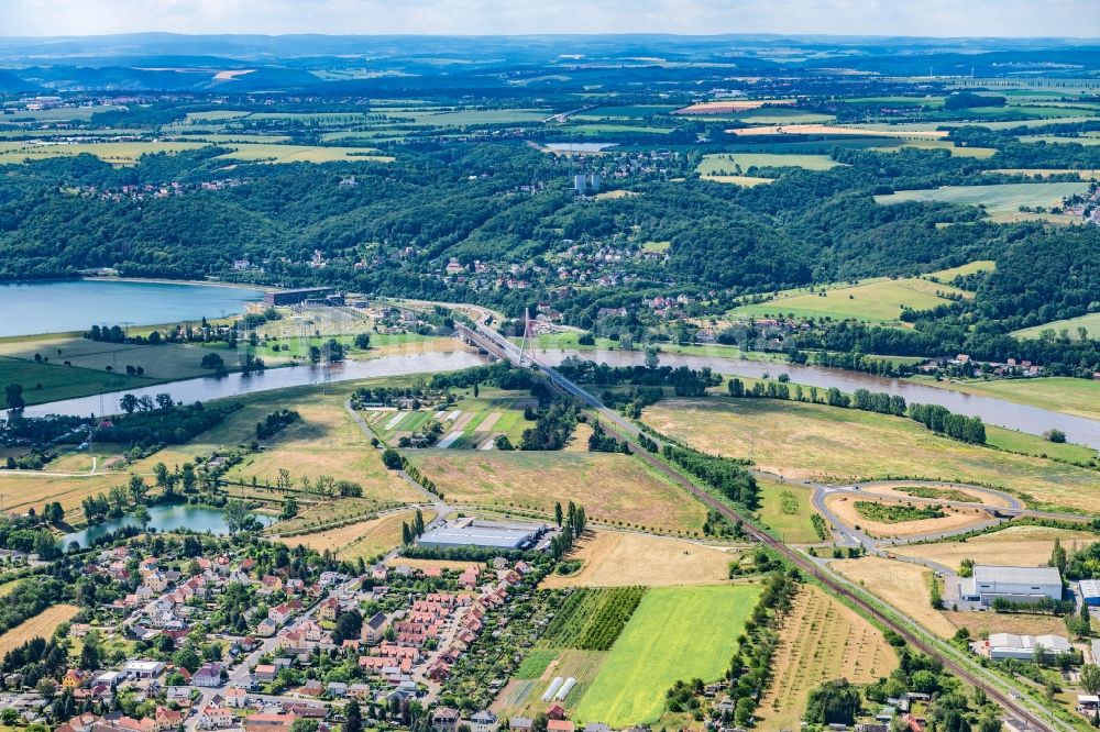 Luftaufnahme Radebeul - Elbebrücke im Ortsteil Niederwartha in Radebeul im Bundesland Sachsen, Deutschland