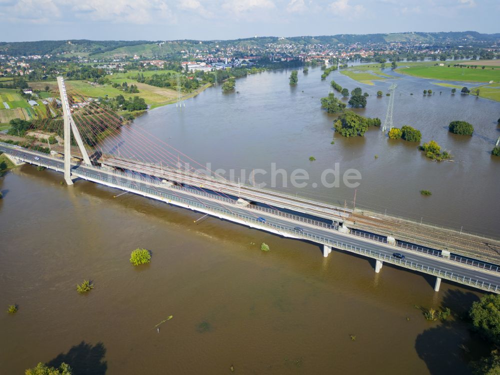 Radebeul von oben - Elbebrücke im Ortsteil Niederwartha in Radebeul im Bundesland Sachsen, Deutschland