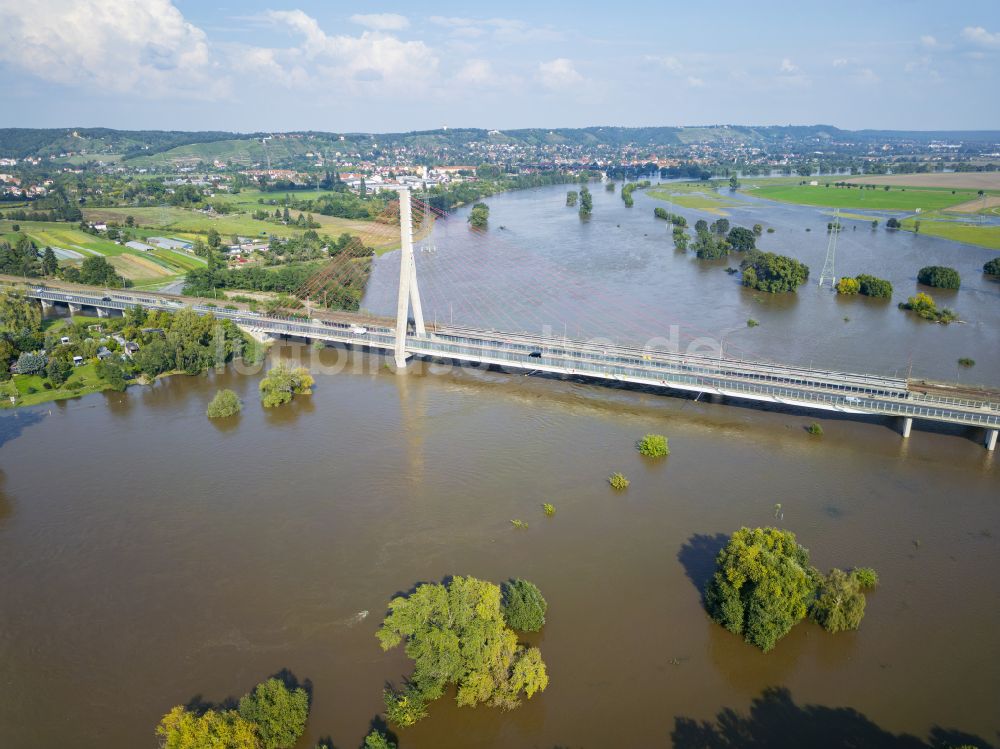 Radebeul aus der Vogelperspektive: Elbebrücke im Ortsteil Niederwartha in Radebeul im Bundesland Sachsen, Deutschland